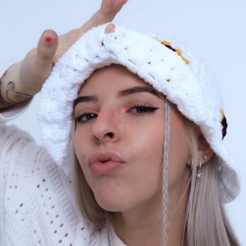 Young Miko Miniatura