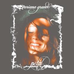 Ariana Petal Playera Regular Diseño
