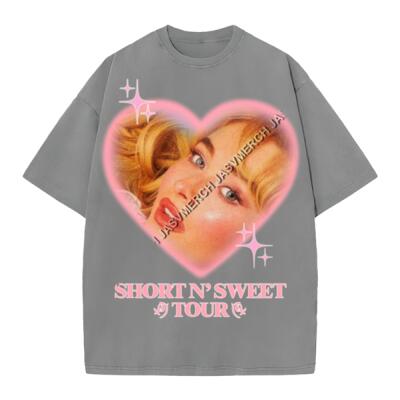 Sabrina Short N Sweet Tour Oversized Peso Completo Miniatura